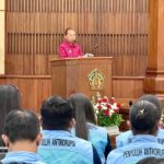 Gubernur Koster saat membuka Sosialisasi Penguatan Integritas, Budaya Antikorupsi, dan Gratifikasi bagi ASN Pemprov Bali serta Forum Penyuluh Antikorupsi (PAKSI) Provinsi Bali