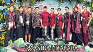 Dekranasda Tabanan Tampilkan Karya “Triwastra” dalam Bali Fashion Week 2025 Season 1