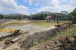 Balai Wilayah Sungai (BWS) tengah melaksanakan kegiatan pembersihan lumpur di Bendungan Telaga Tunjung.